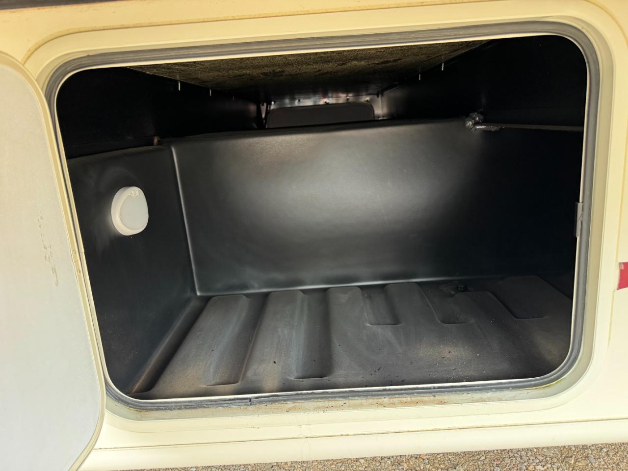 Thor Motor Coach Hurricane   2019