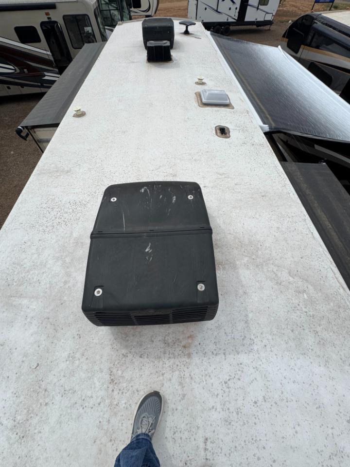 Thor Motor Coach Hurricane   2019