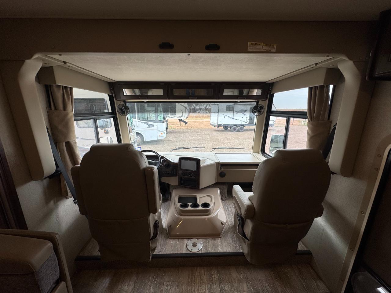 Thor Motor Coach Hurricane   2019