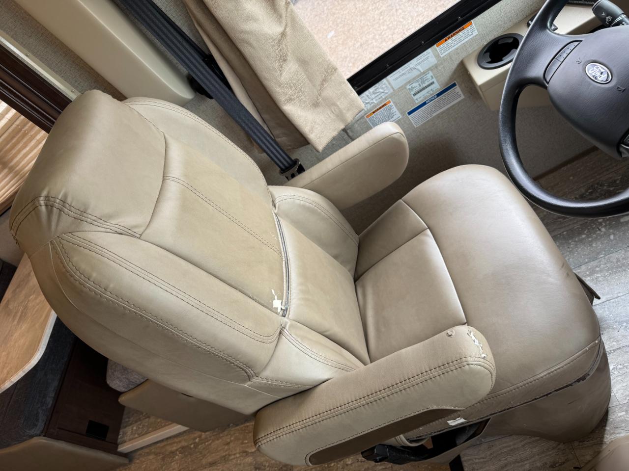 Thor Motor Coach Hurricane   2019