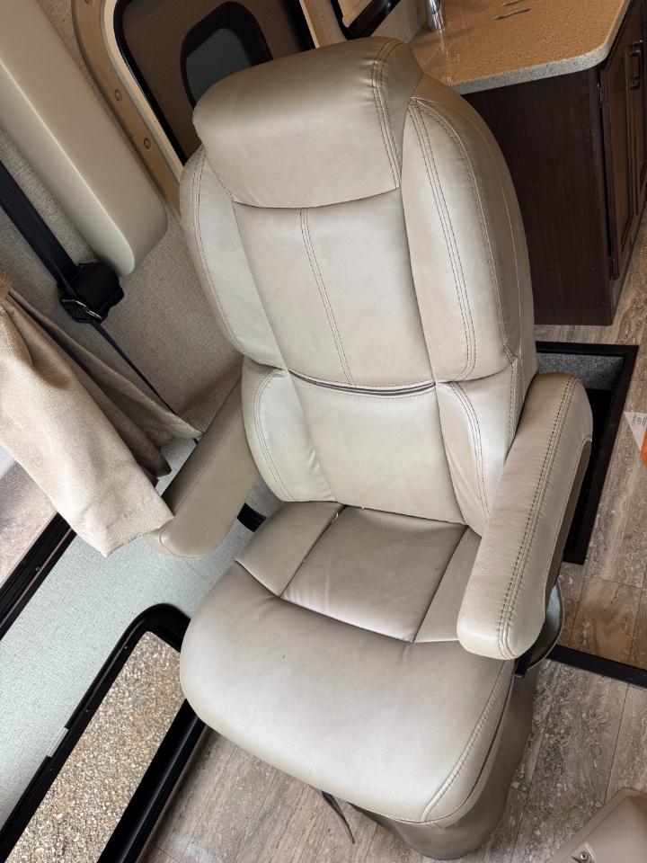 Thor Motor Coach Hurricane   2019