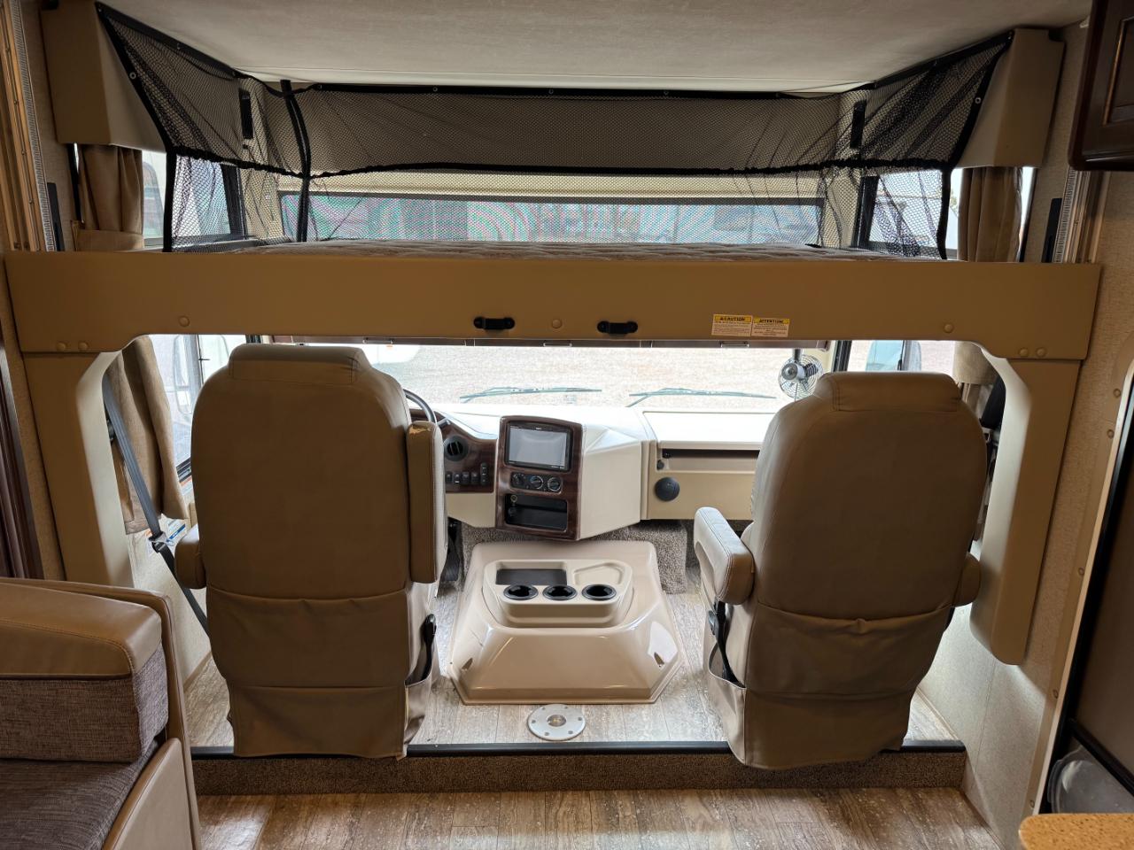 Thor Motor Coach Hurricane   2019