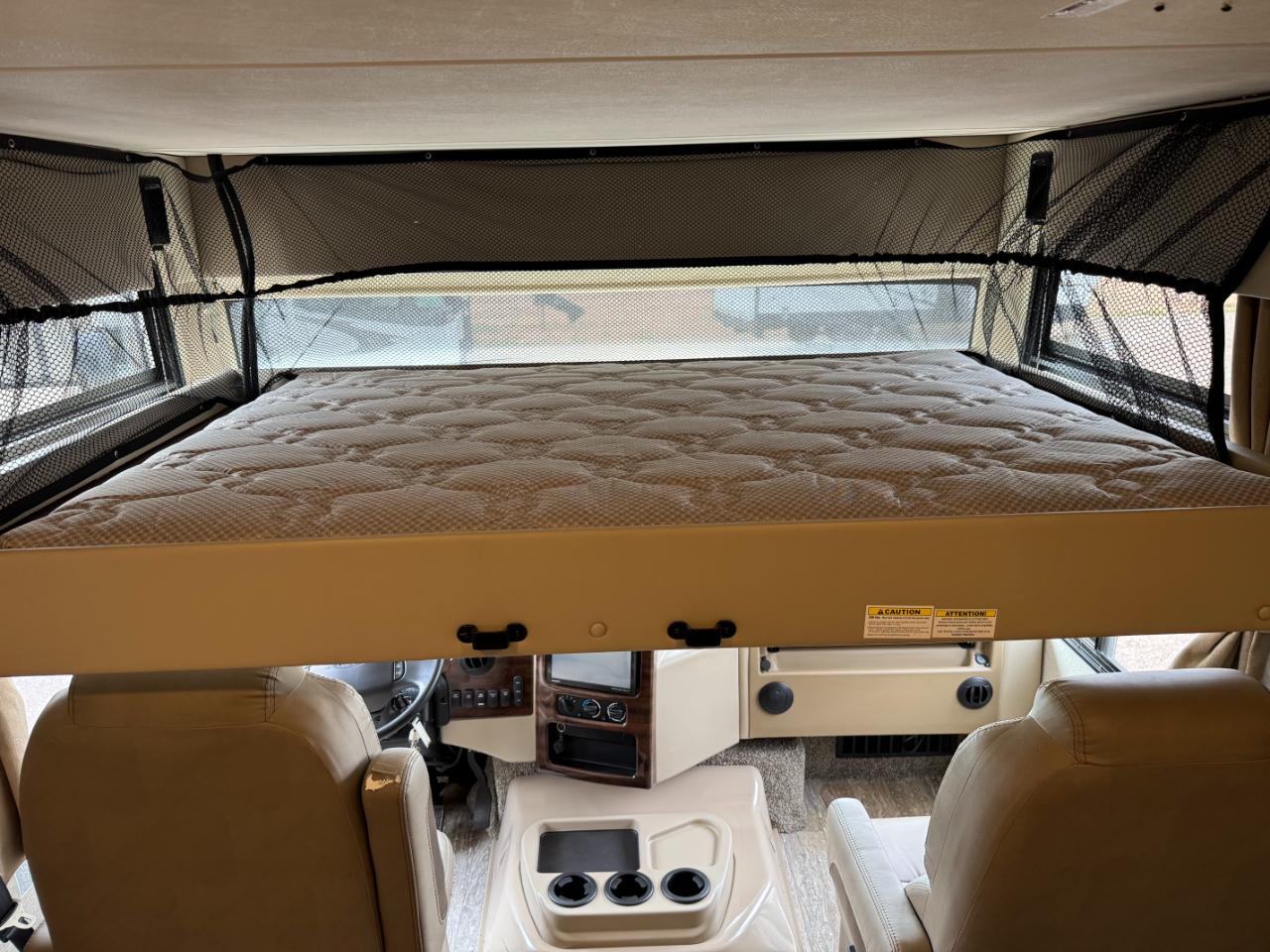 Thor Motor Coach Hurricane   2019