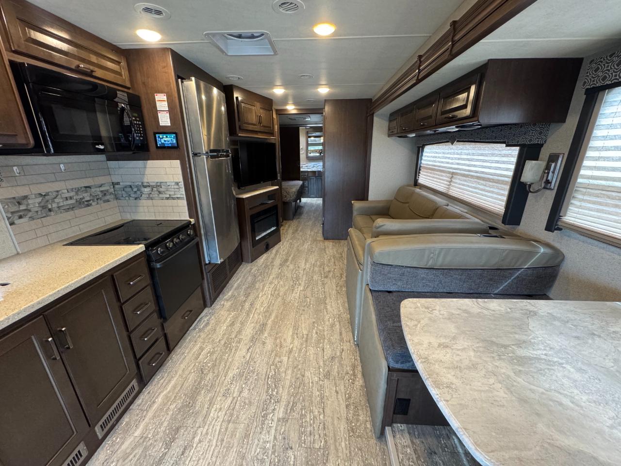 Thor Motor Coach Hurricane   2019