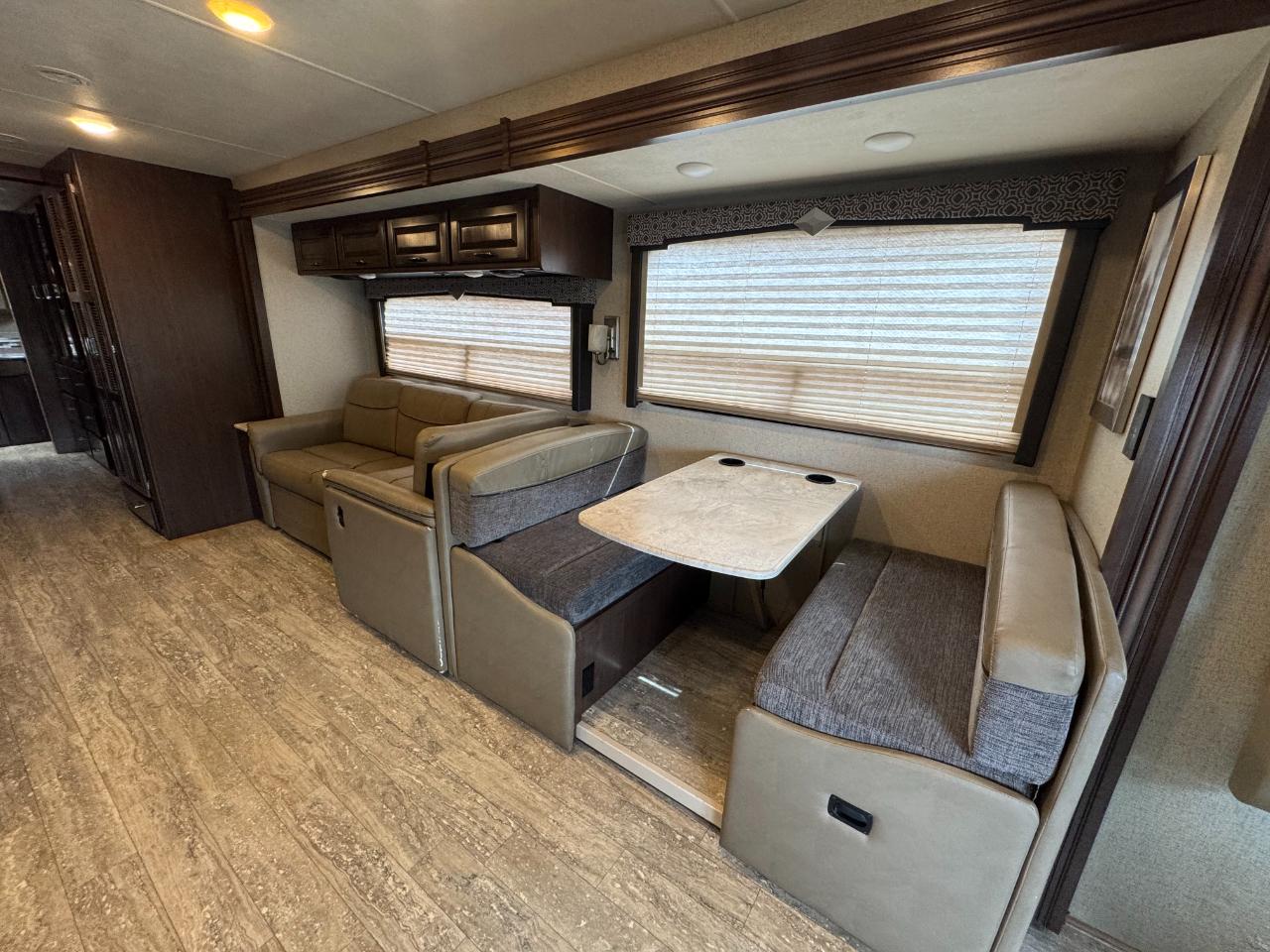 Thor Motor Coach Hurricane   2019