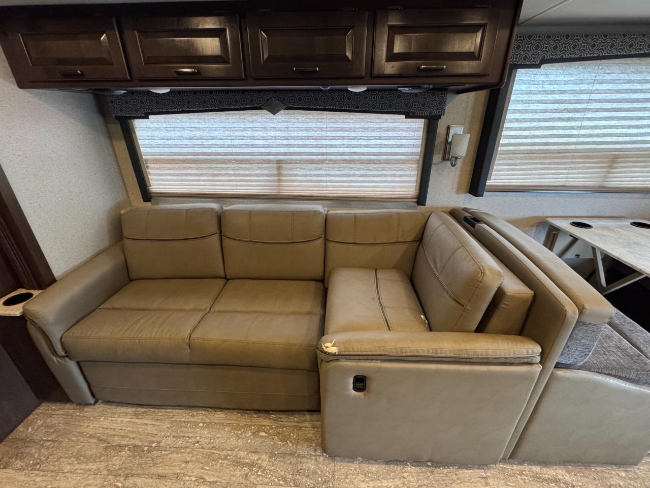 Thor Motor Coach Hurricane   2019