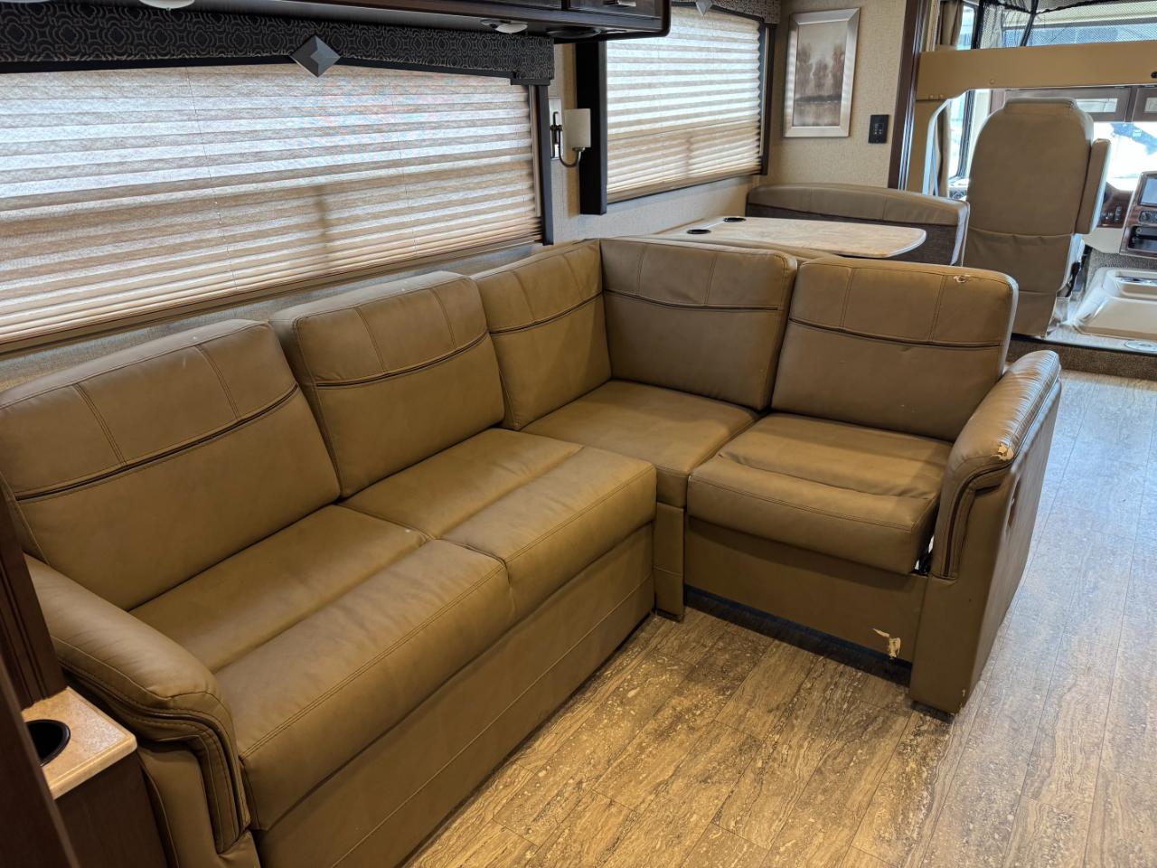 Thor Motor Coach Hurricane   2019