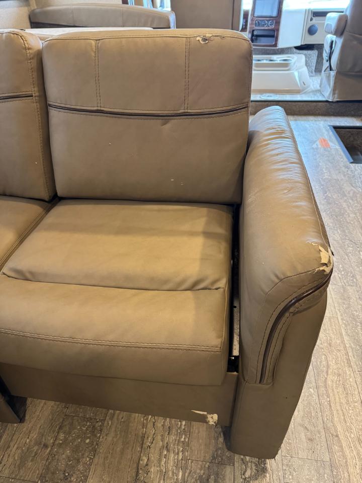 Thor Motor Coach Hurricane   2019