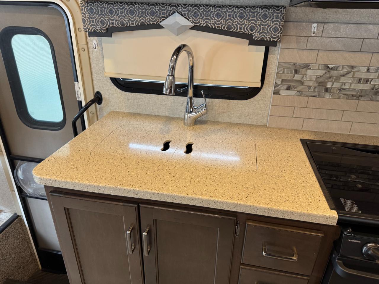 Thor Motor Coach Hurricane   2019