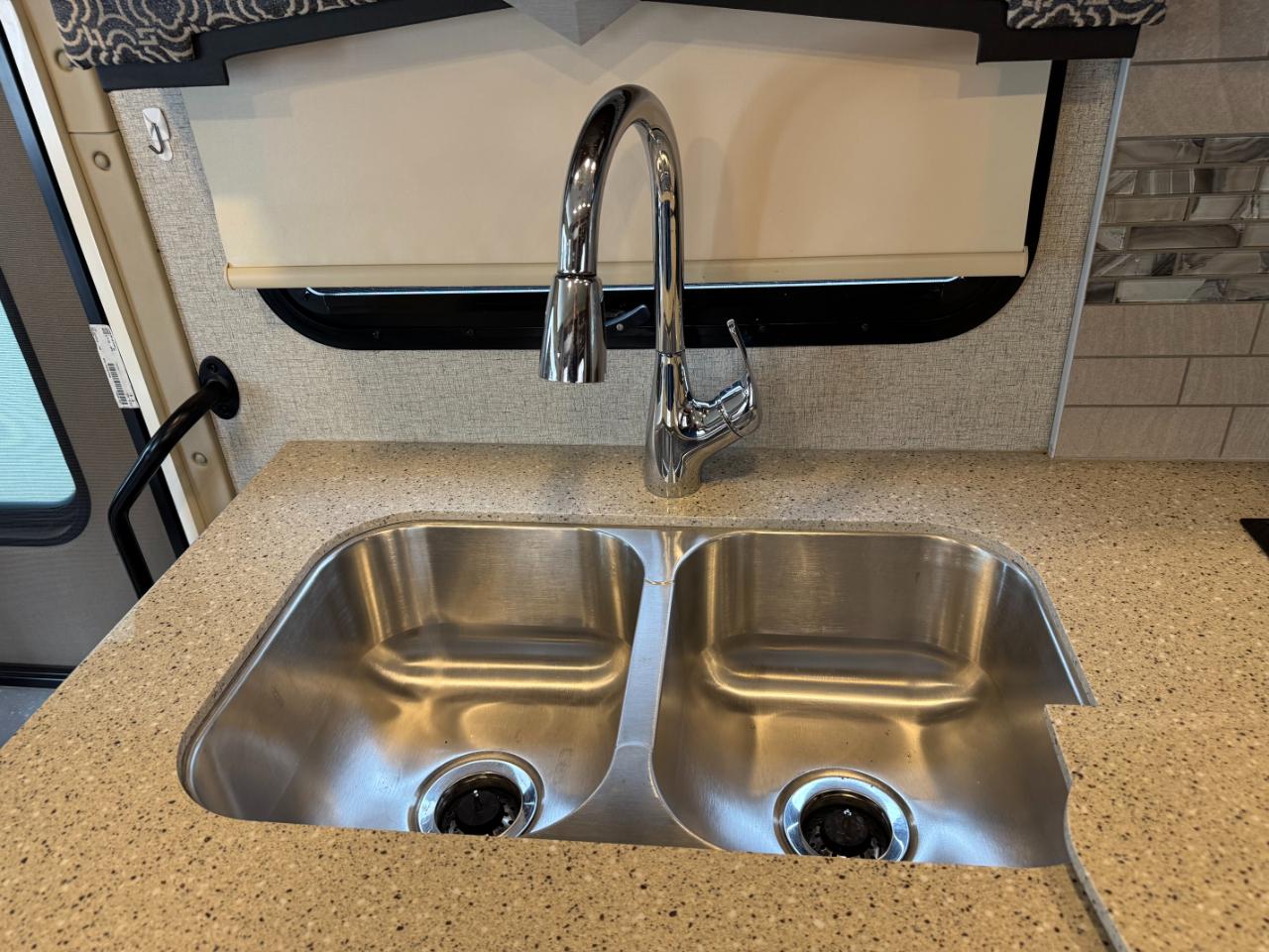 Thor Motor Coach Hurricane   2019