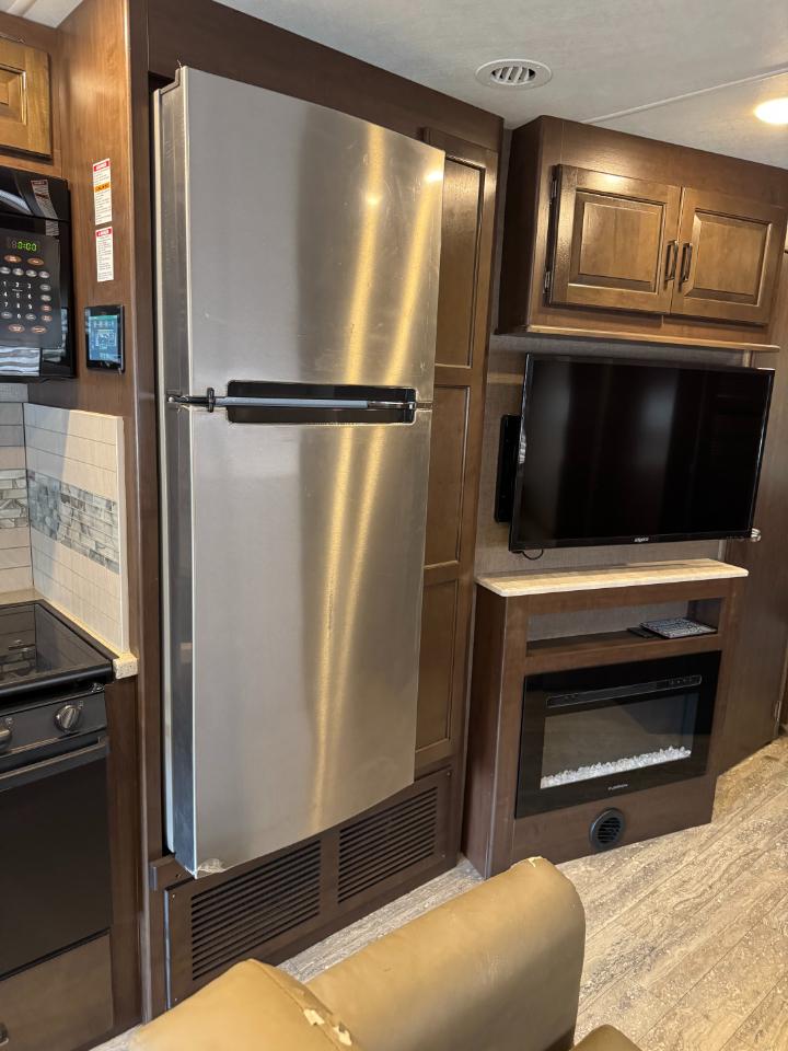 Thor Motor Coach Hurricane   2019