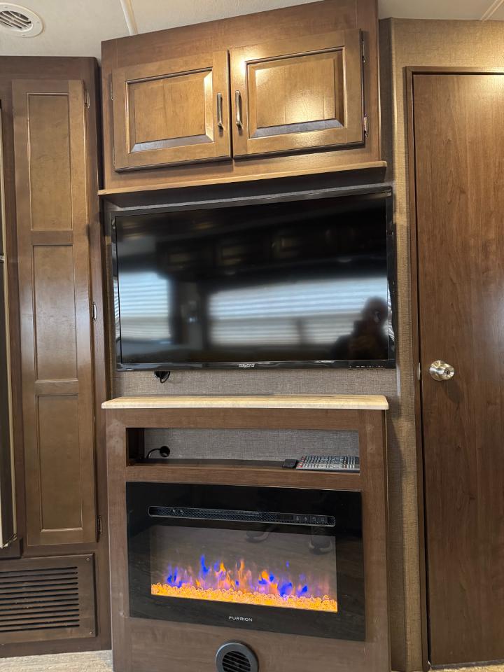 Thor Motor Coach Hurricane   2019