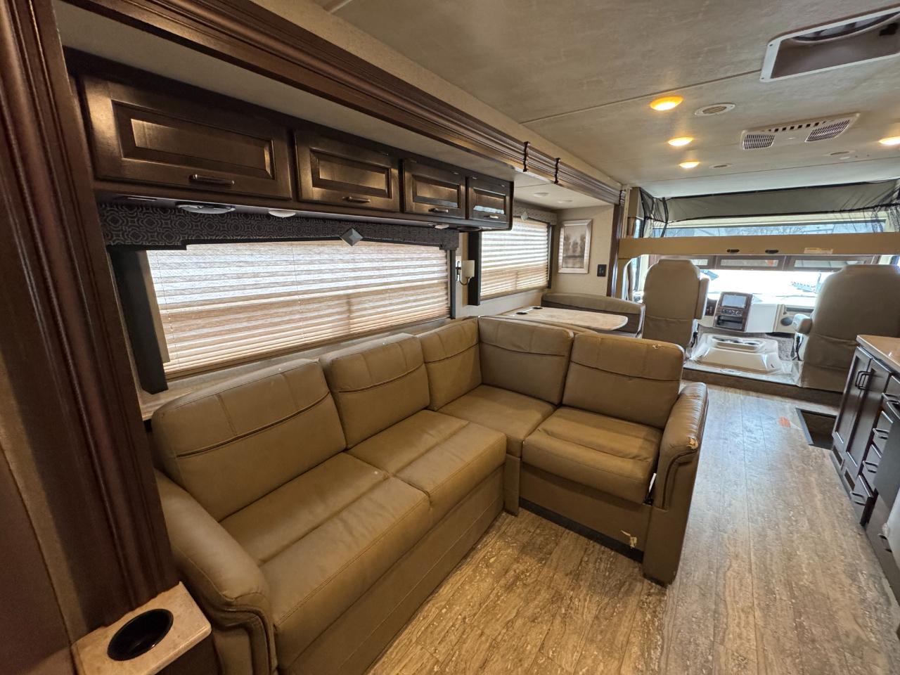 Thor Motor Coach Hurricane   2019