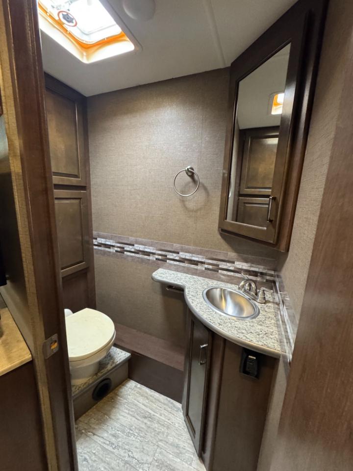 Thor Motor Coach Hurricane   2019