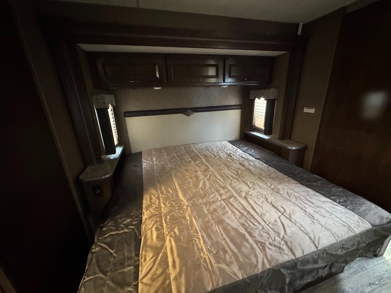 Thor Motor Coach Hurricane   2019