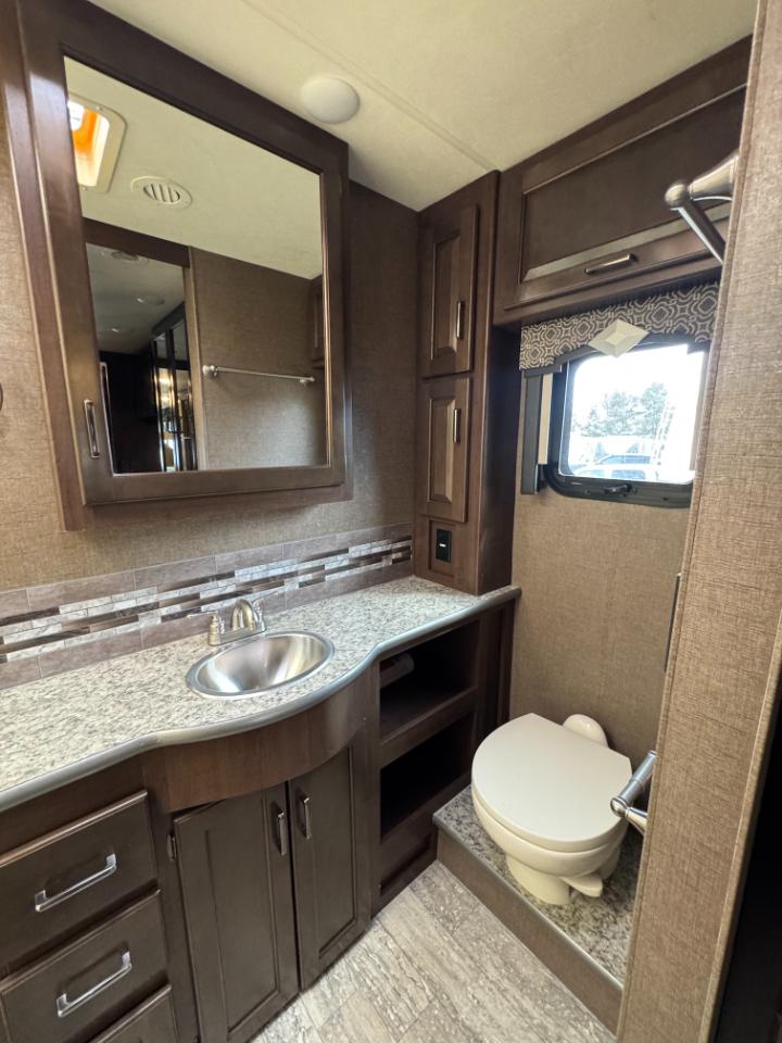 Thor Motor Coach Hurricane   2019