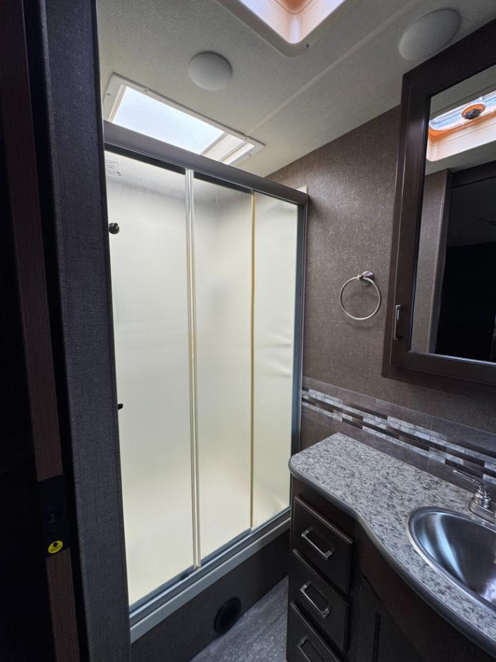 Thor Motor Coach Hurricane   2019