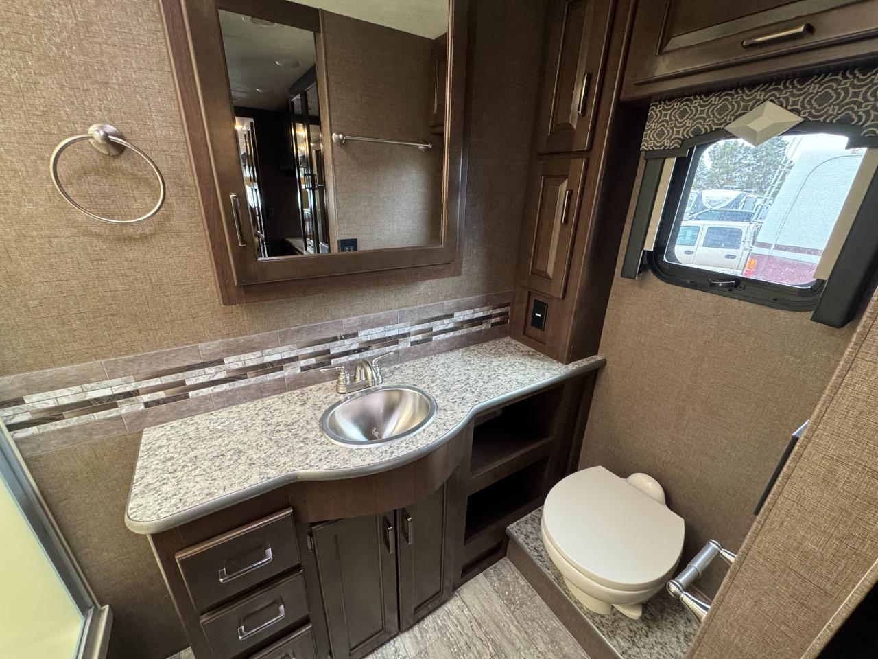 Thor Motor Coach Hurricane   2019