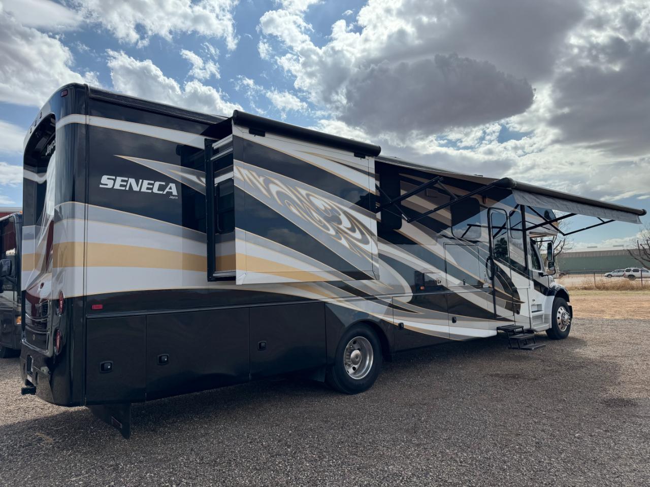 Jayco Seneca  2017