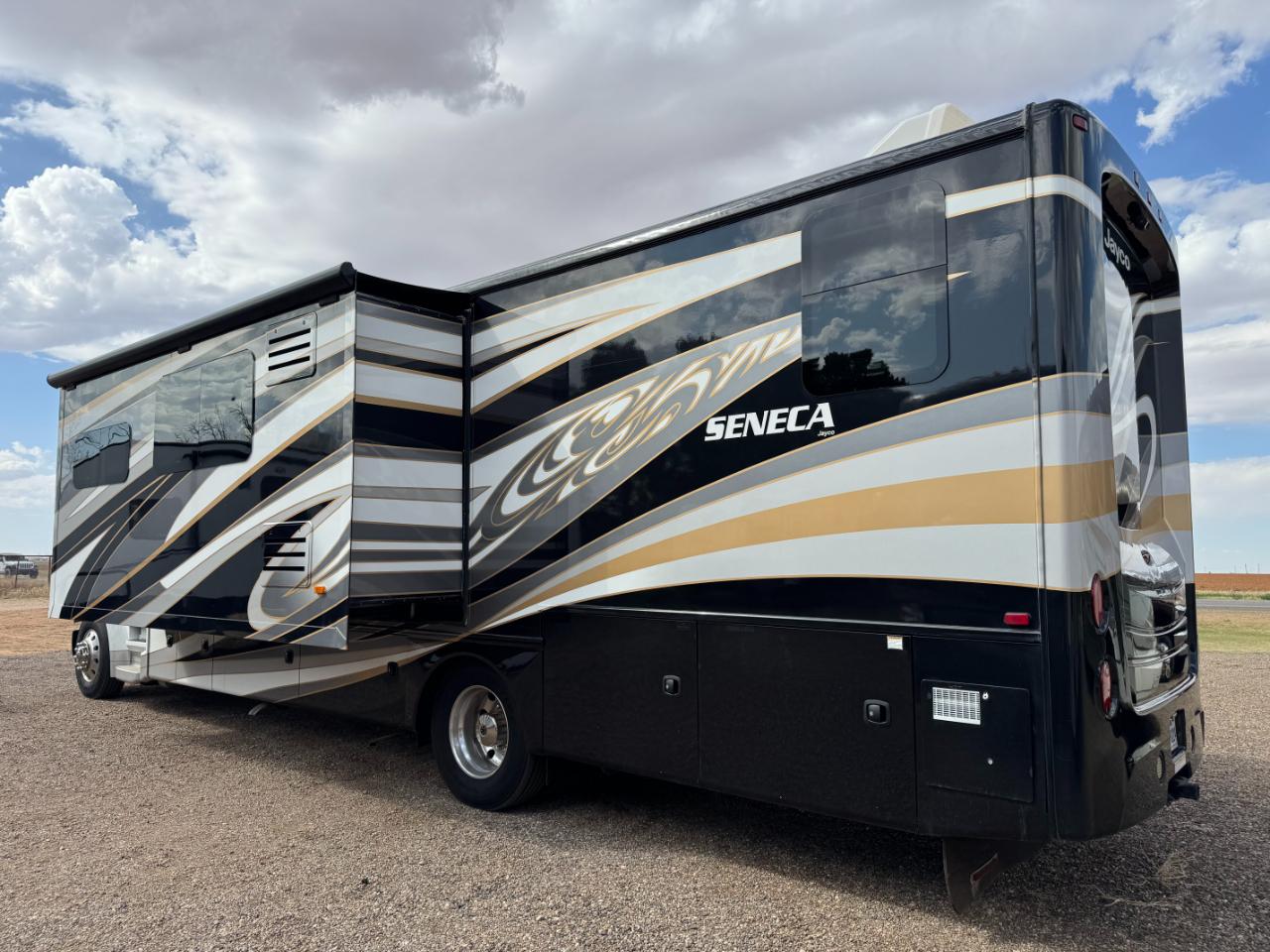 Jayco Seneca  2017