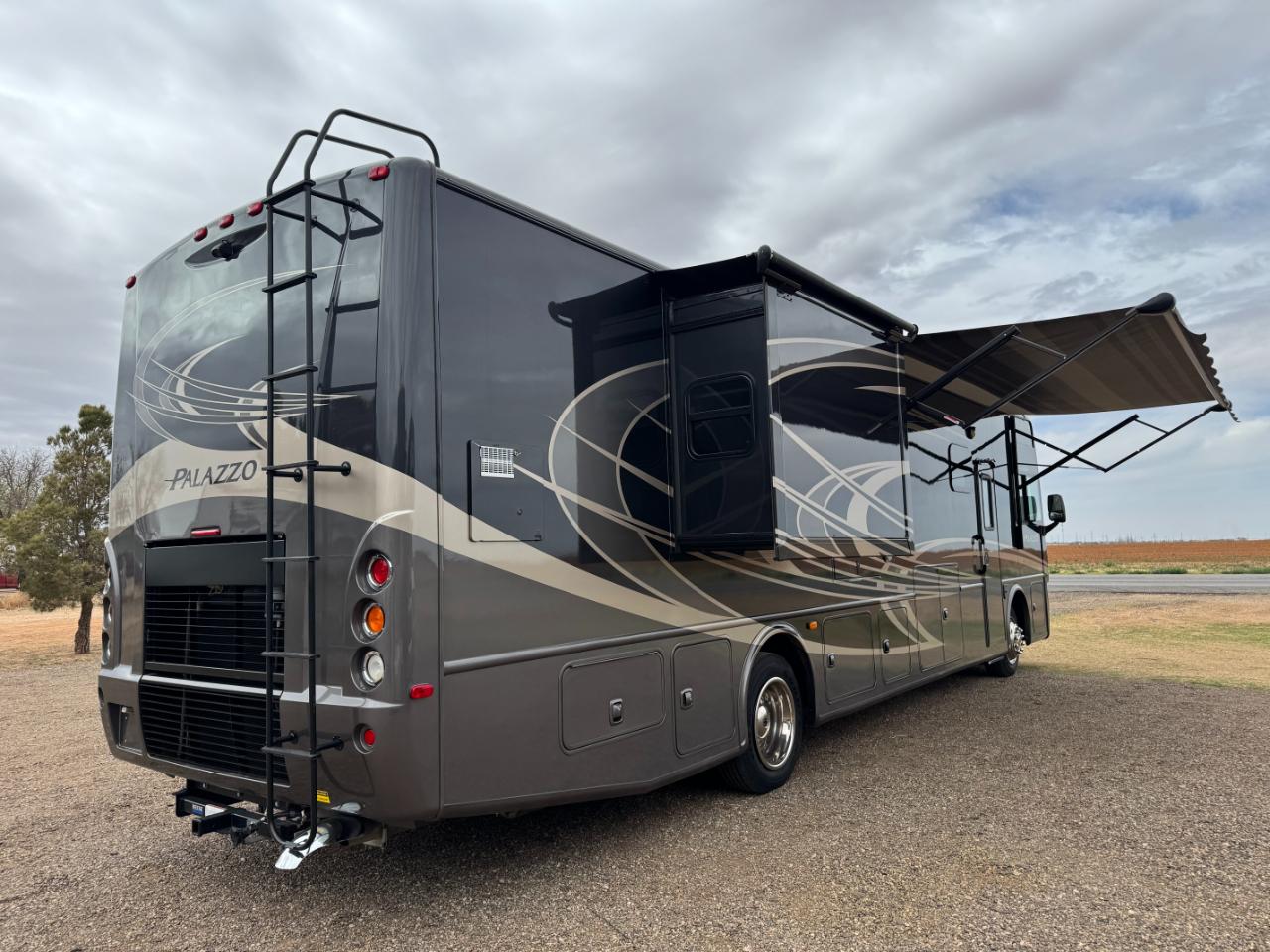 Thor Motor Coach Palazzo  2014