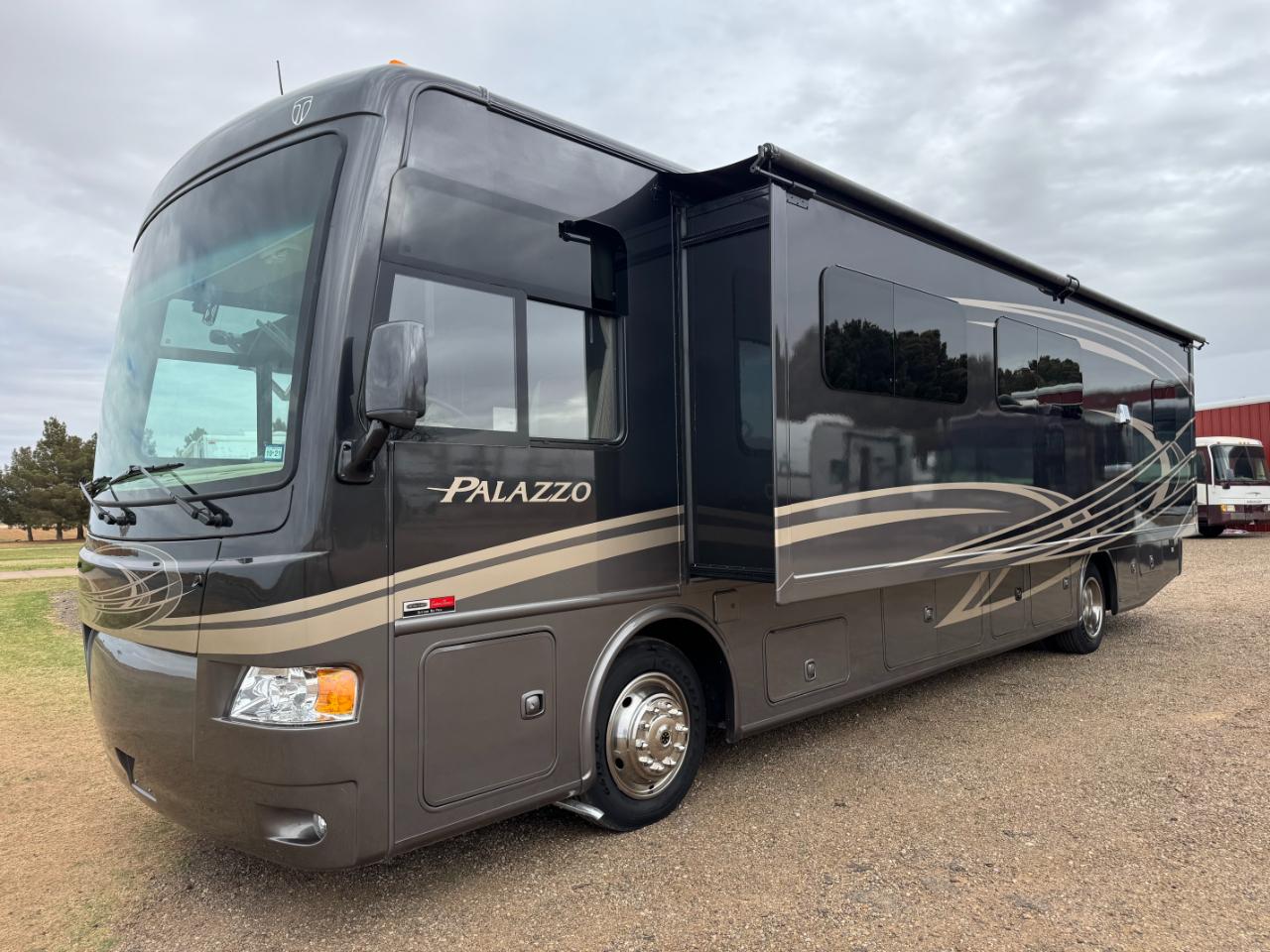 Thor Motor Coach Palazzo  2014