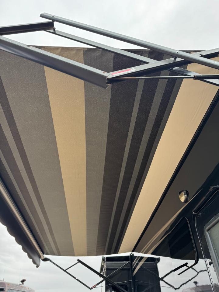 Thor Motor Coach Palazzo  2014