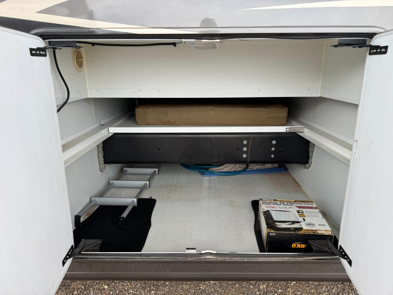 Thor Motor Coach Palazzo  2014