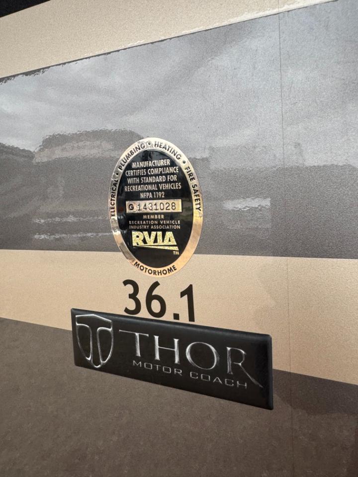 Thor Motor Coach Palazzo  2014