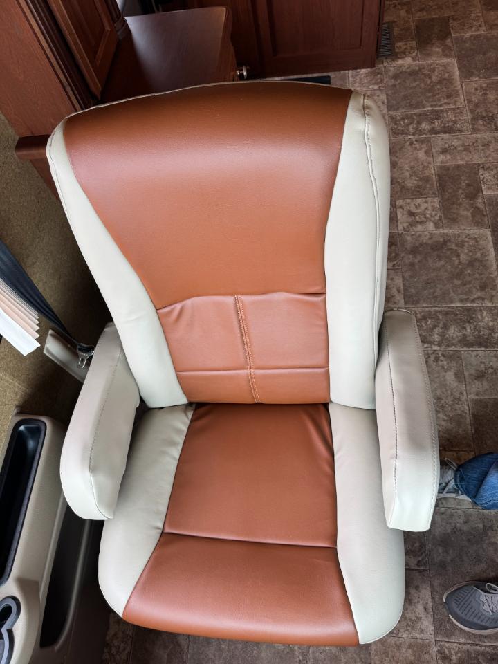 Thor Motor Coach Palazzo  2014