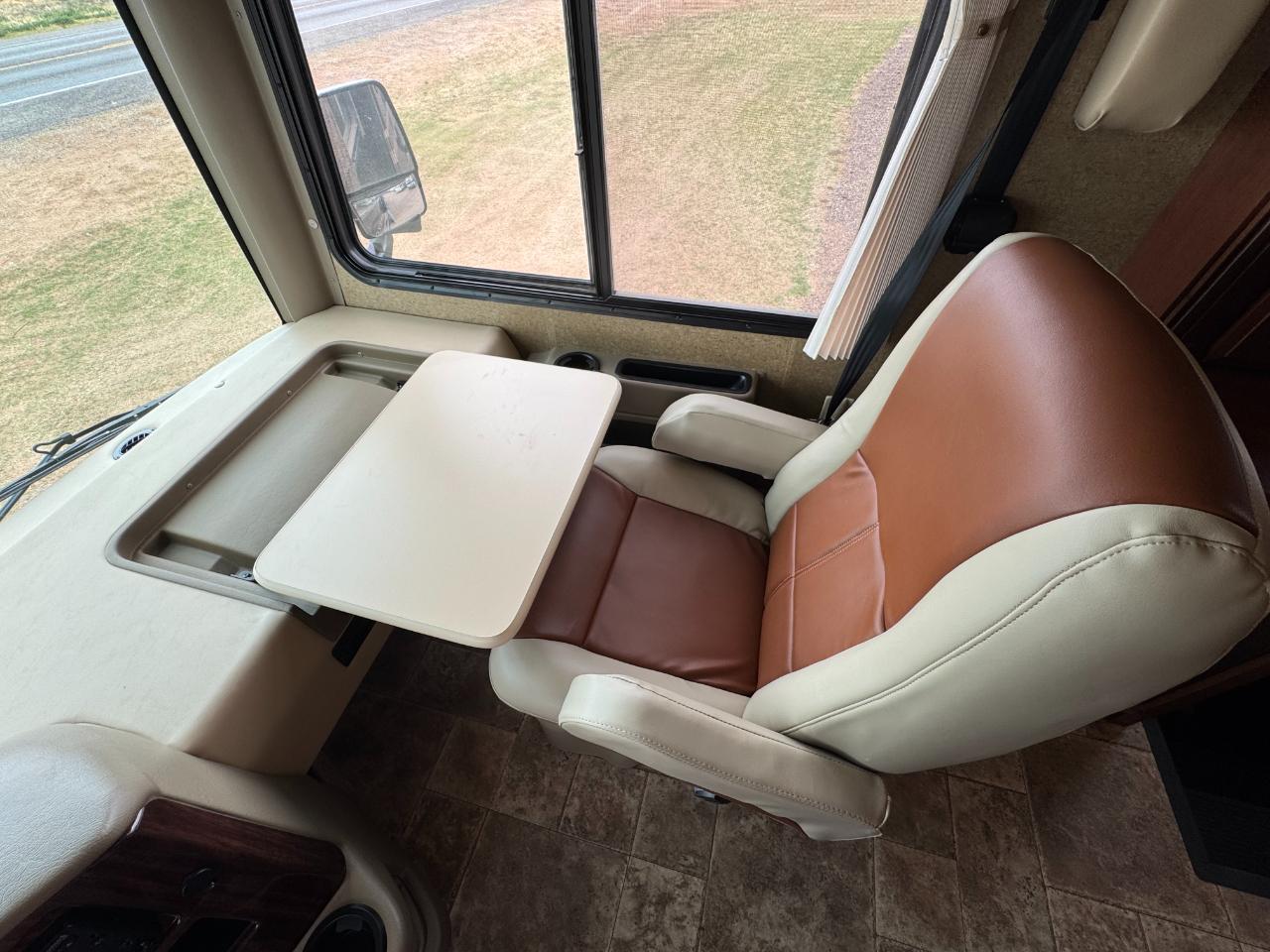 Thor Motor Coach Palazzo  2014