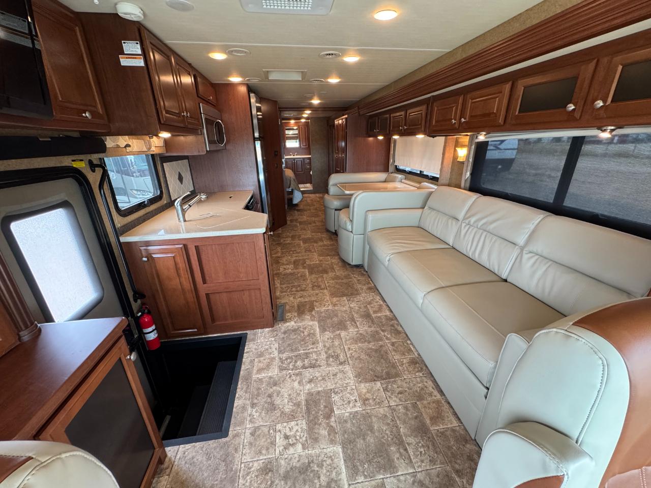 Thor Motor Coach Palazzo  2014