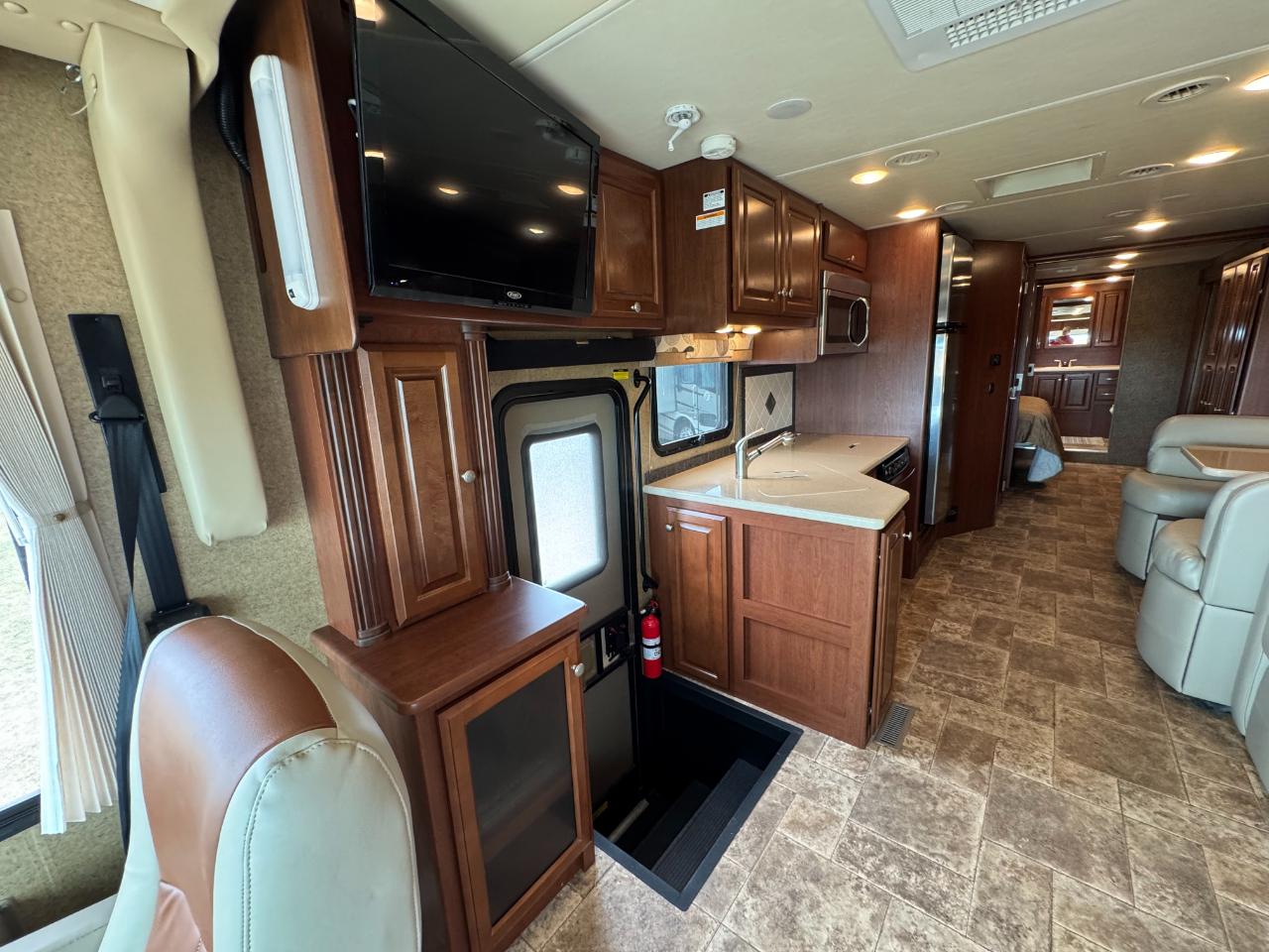 Thor Motor Coach Palazzo  2014