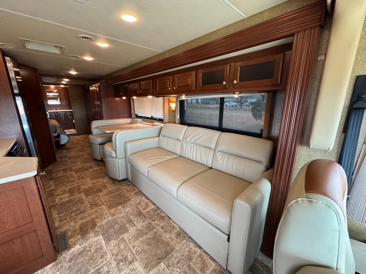 Thor Motor Coach Palazzo  2014