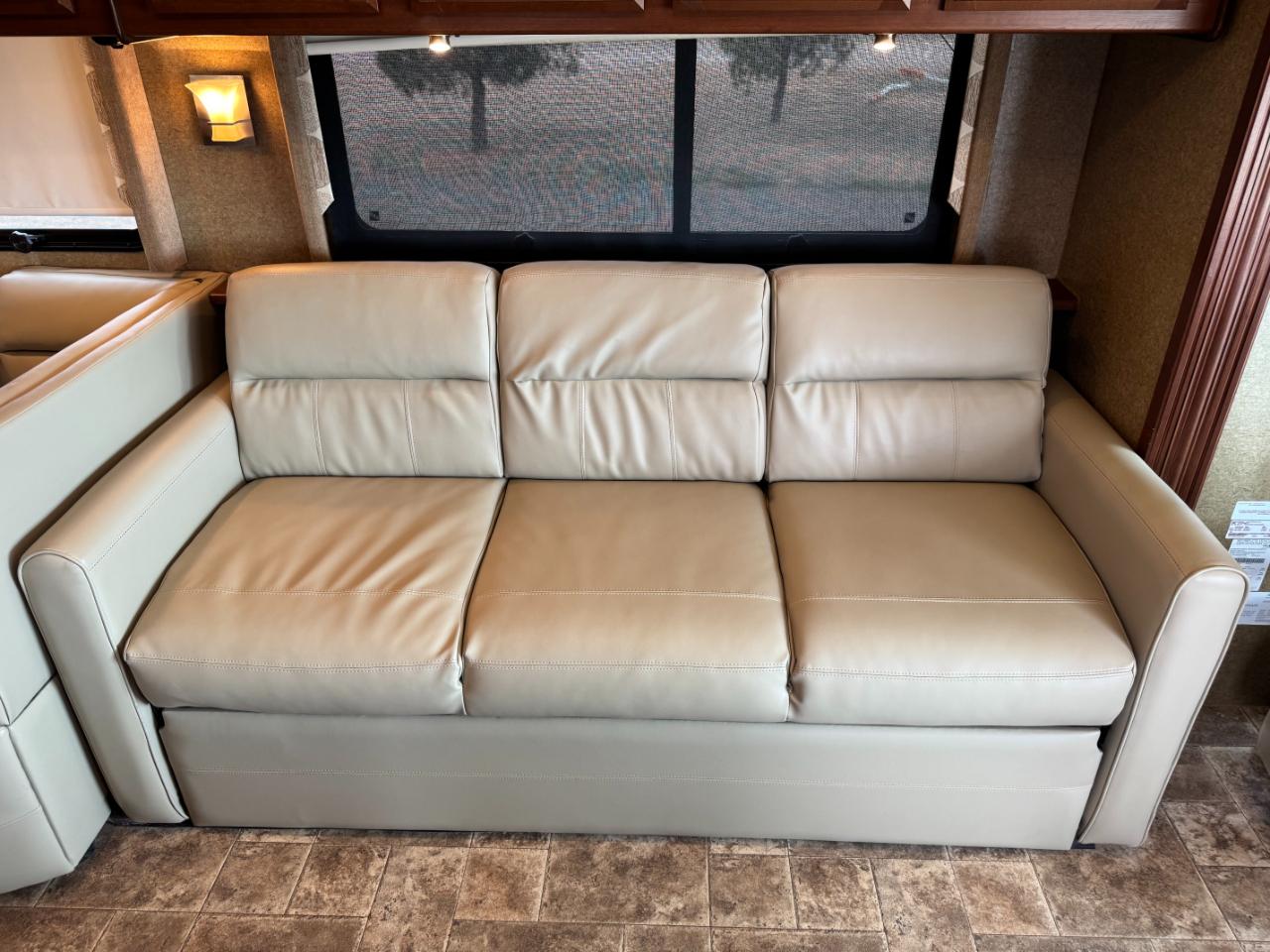 Thor Motor Coach Palazzo  2014