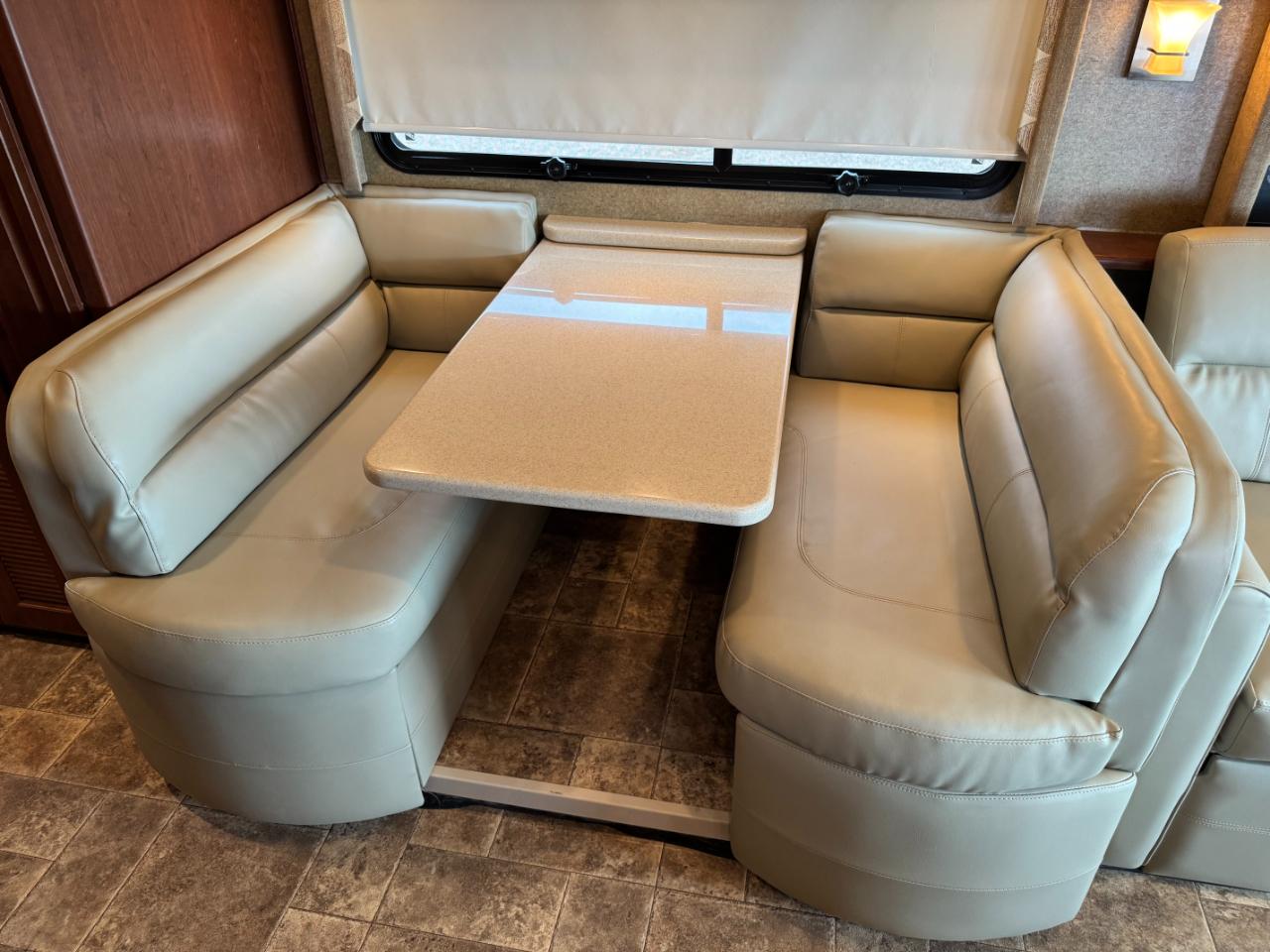 Thor Motor Coach Palazzo  2014