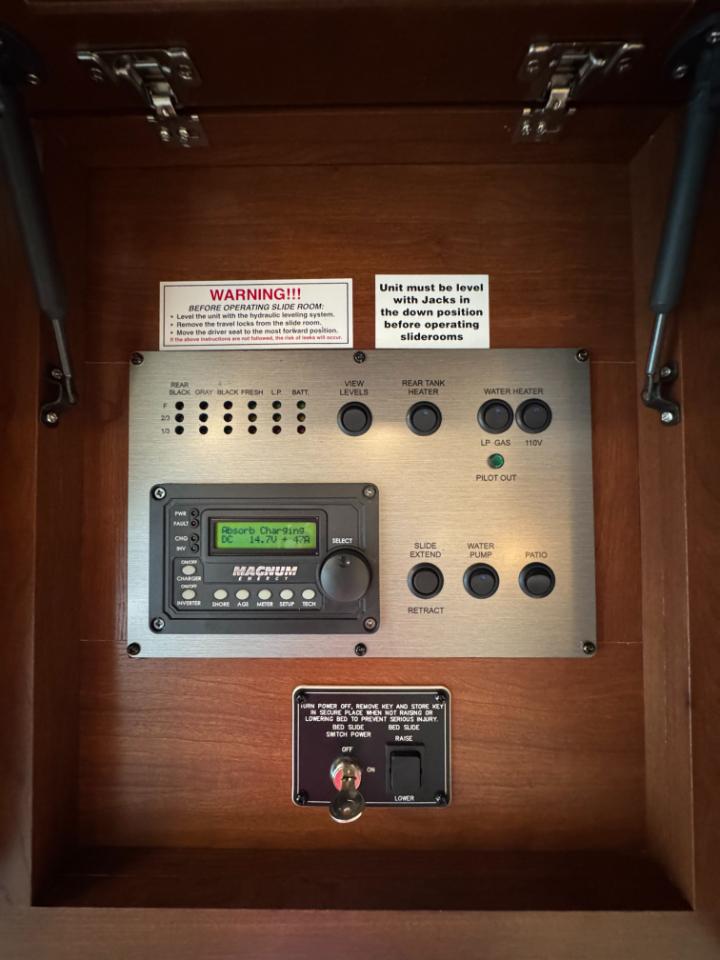 Thor Motor Coach Palazzo  2014