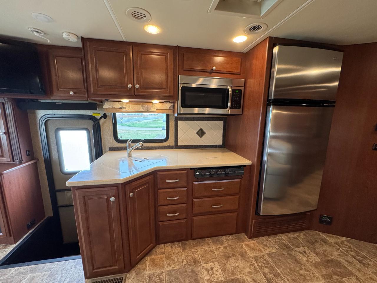 Thor Motor Coach Palazzo  2014