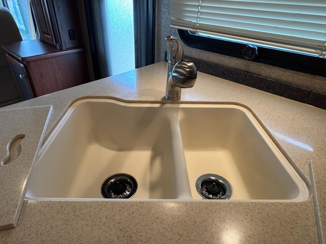 Thor Motor Coach Palazzo  2014