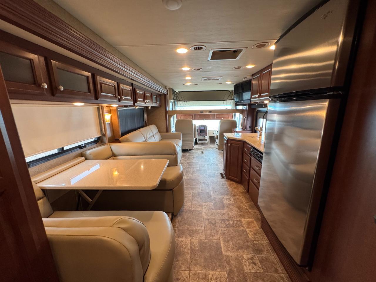 Thor Motor Coach Palazzo  2014