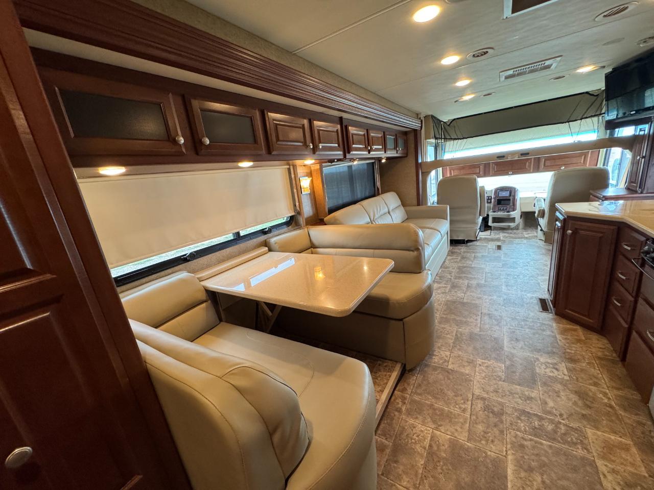 Thor Motor Coach Palazzo  2014