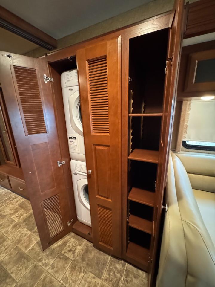 Thor Motor Coach Palazzo  2014