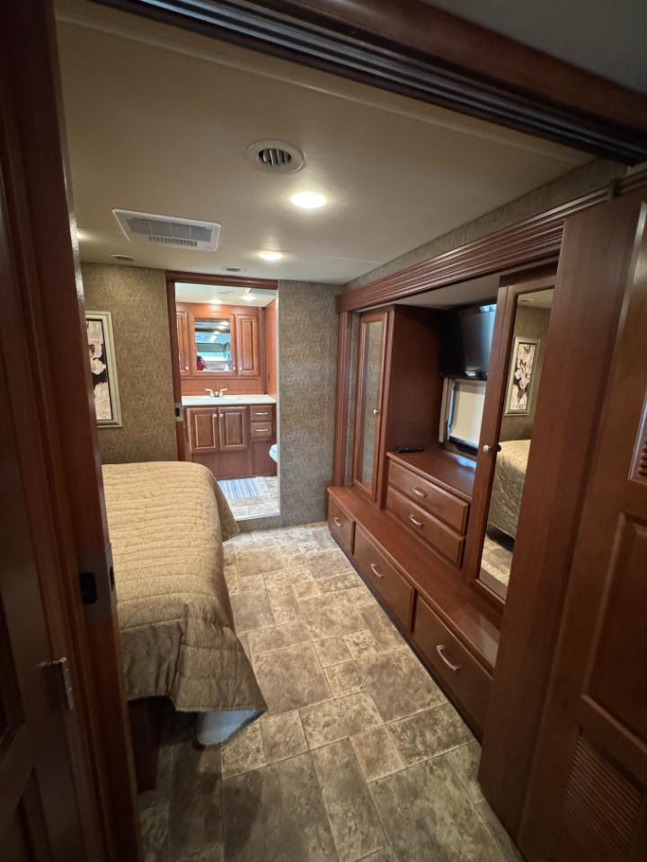 Thor Motor Coach Palazzo  2014