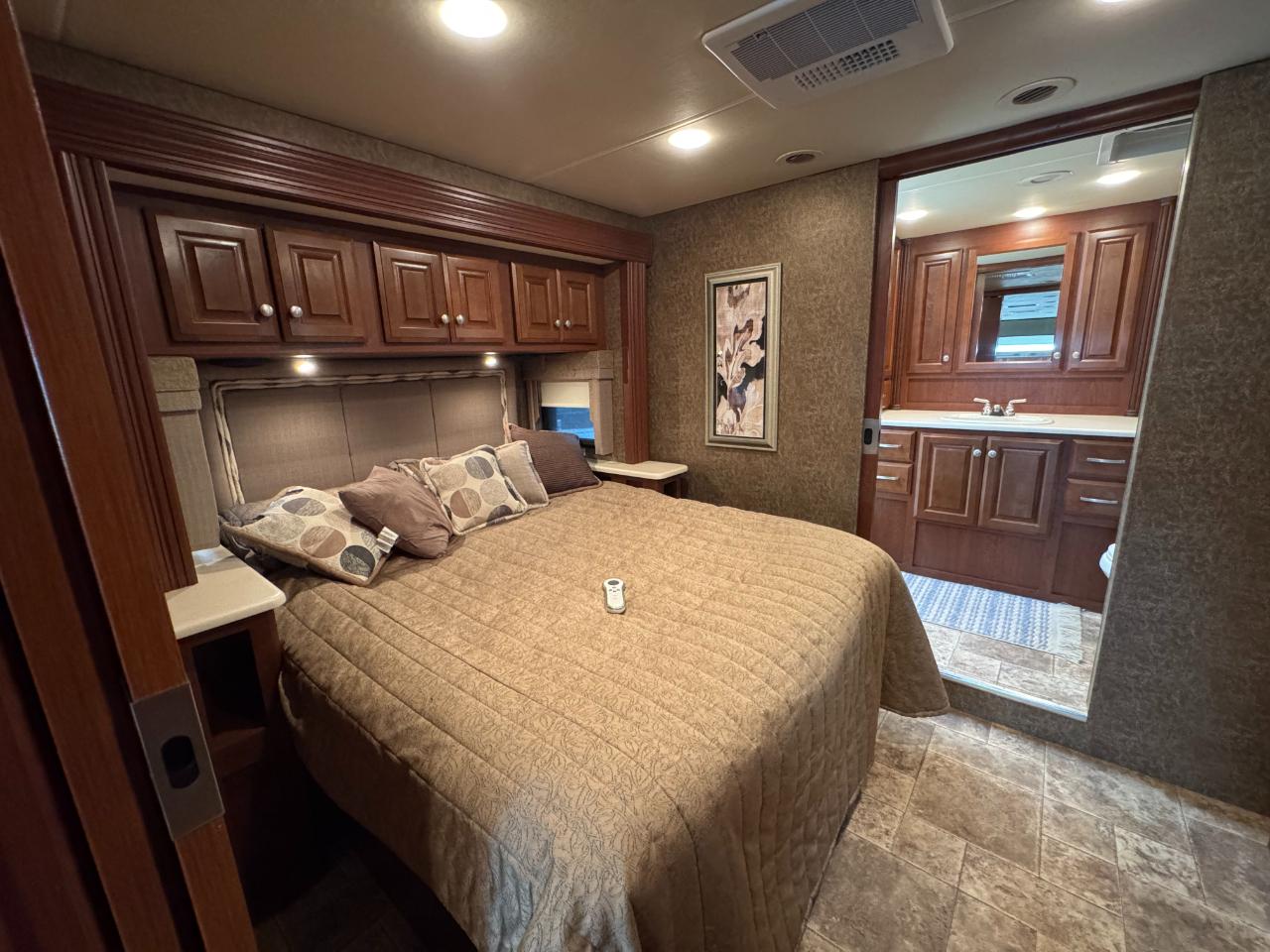 Thor Motor Coach Palazzo  2014