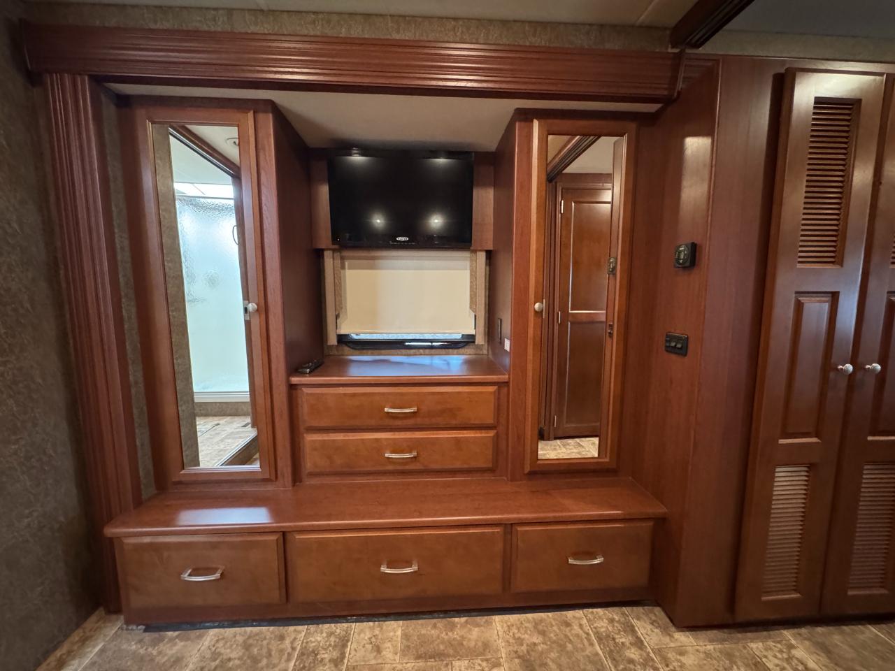 Thor Motor Coach Palazzo  2014