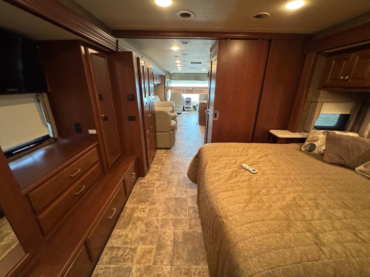 Thor Motor Coach Palazzo  2014