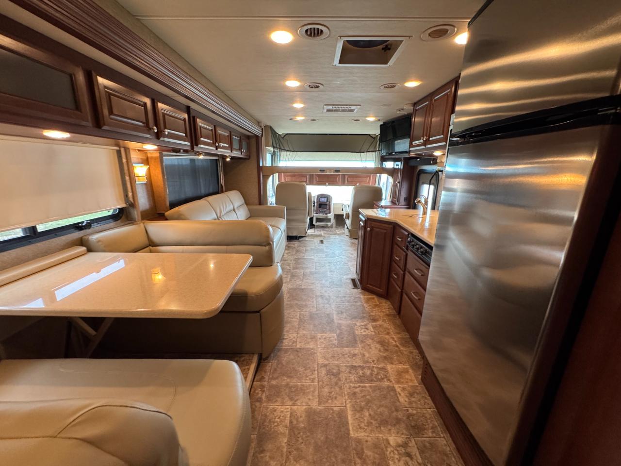 Thor Motor Coach Palazzo  2014