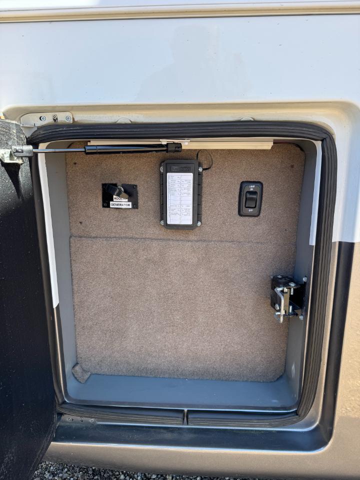 Entegra Coach Reatta  2022