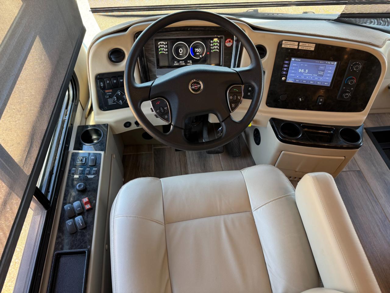 Entegra Coach Reatta  2022