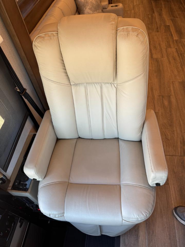 Entegra Coach Reatta  2022